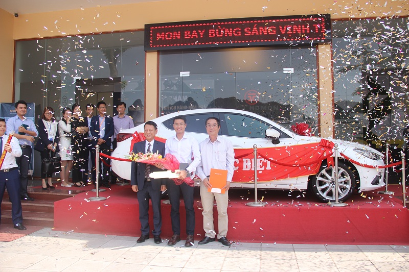 mua-lien-ke-mon-bay-trung-mazda-3